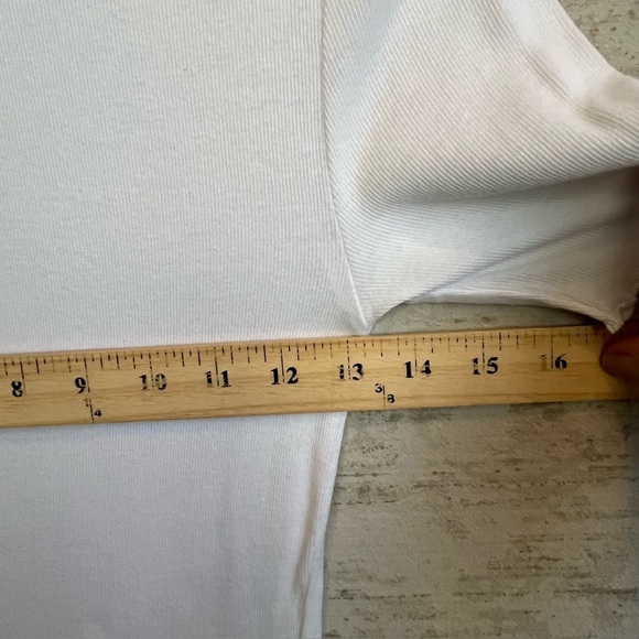 Intimately Free People White Short Sleeve Top Sz L Lettuce Hem Split Cuff - Picture 12 of 13